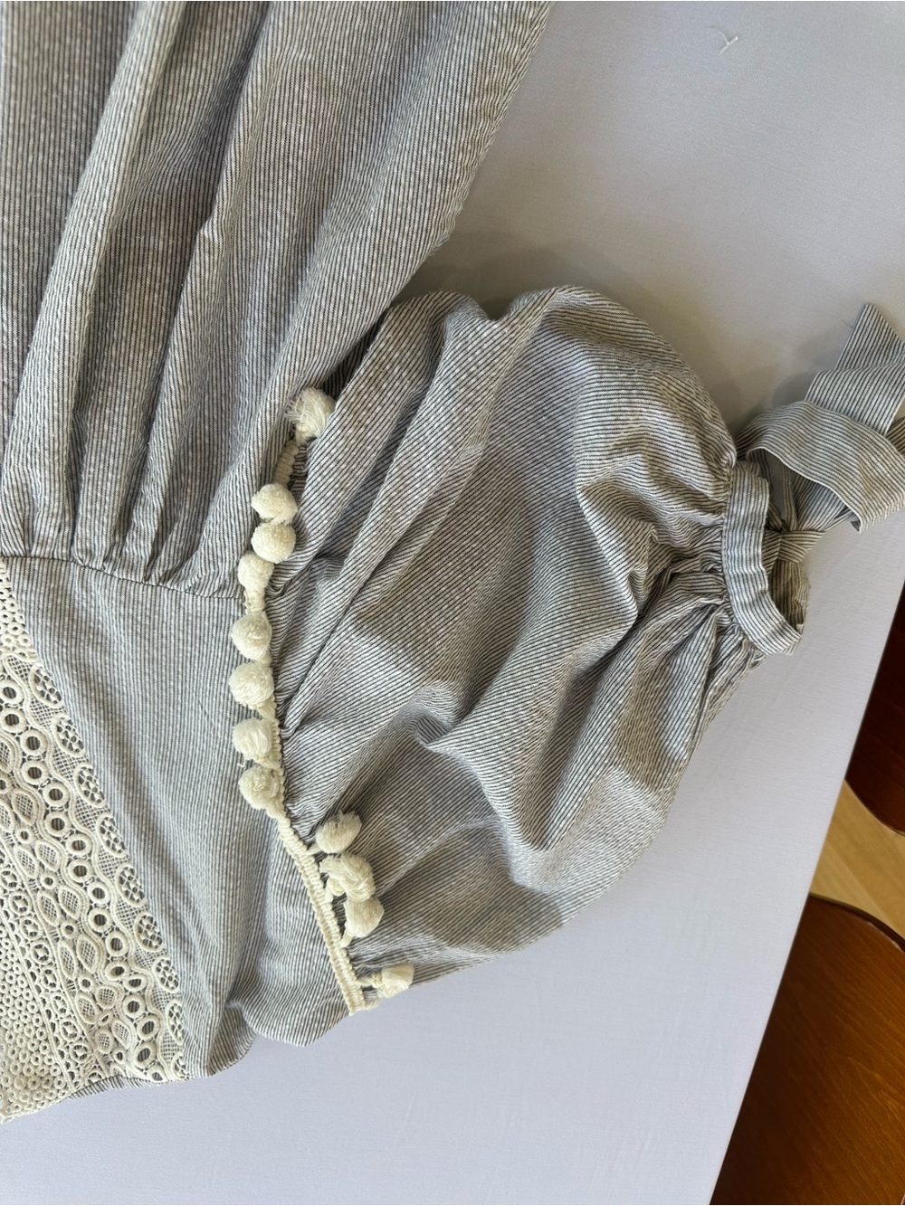 Light Gray Lace-Trim Peasant Blouse w/ pompom trim puff tie sleeve Size Medium - Picture 13 of 13
